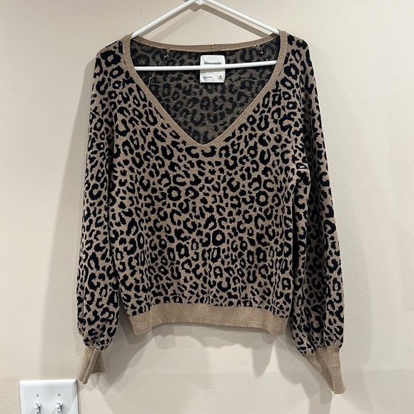 🔥Abercrombie & Fitch Leopard Print Sweater - Tan and Black🔥 - Picture 1 of 6